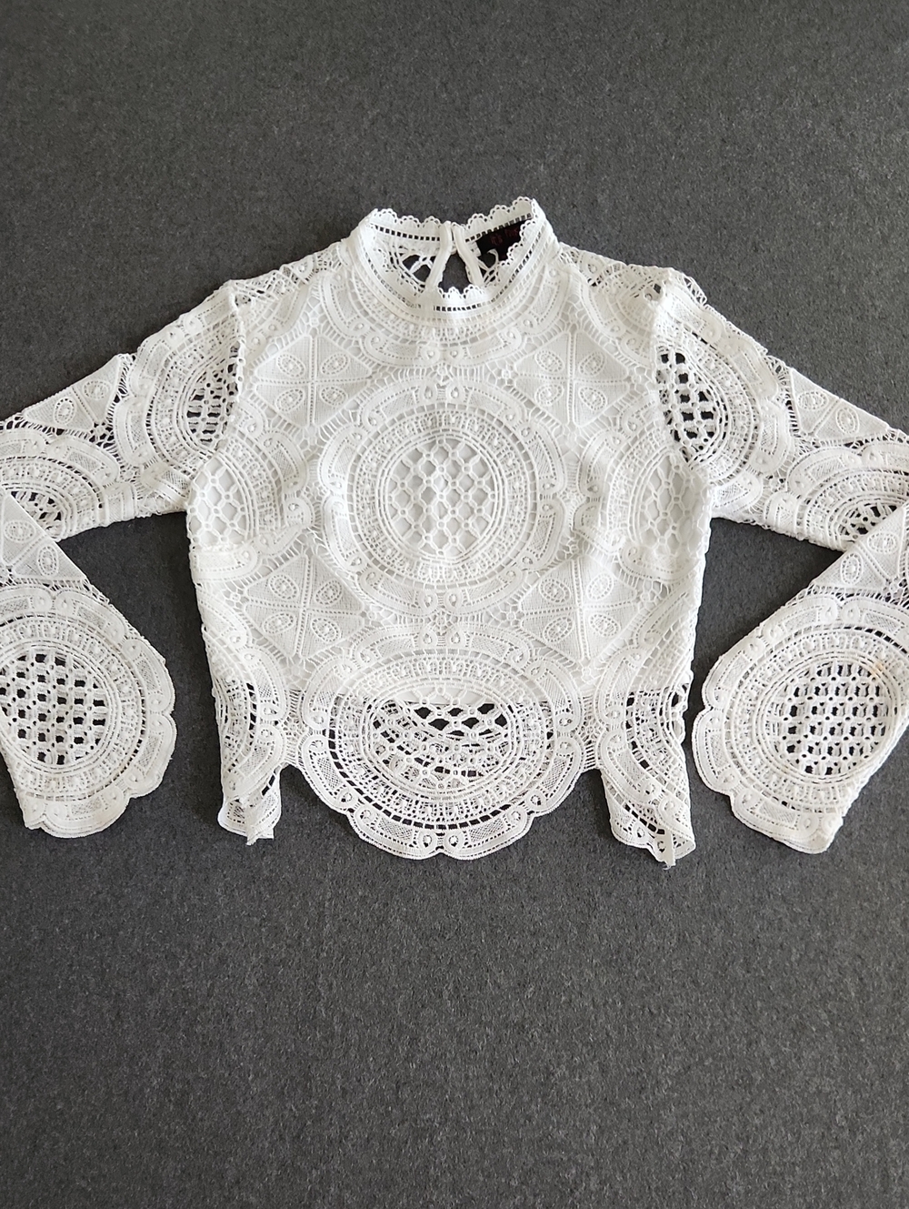 It's Pink Women's White Crochet Lace High-Neck Cropped Lined Blouse Size Medium